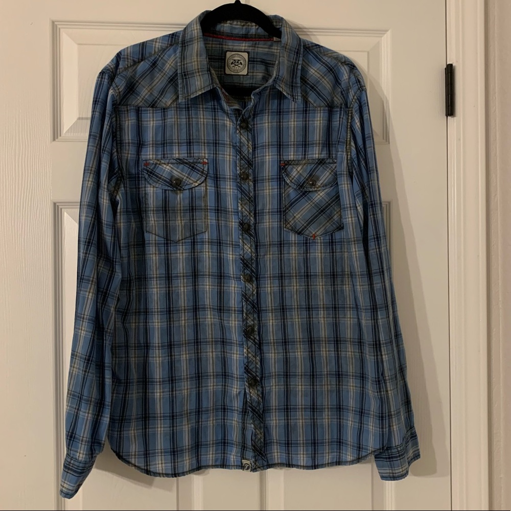 Men’s long sleeve shirt. Size XL.